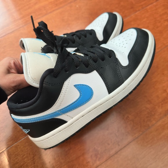 Nike Black and Blue Low-Top Sneakers